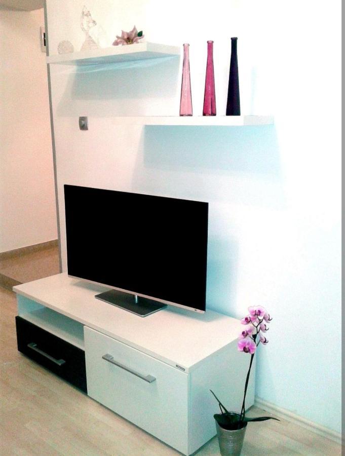 Apartment Ory Near The City Center With Free Parking プーラ エクステリア 写真